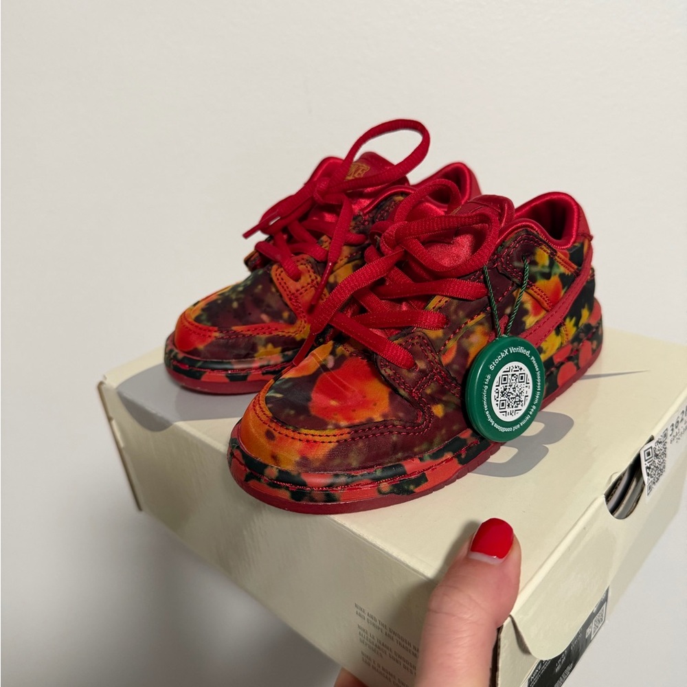 Nike Dunks - Picture 3 of 5